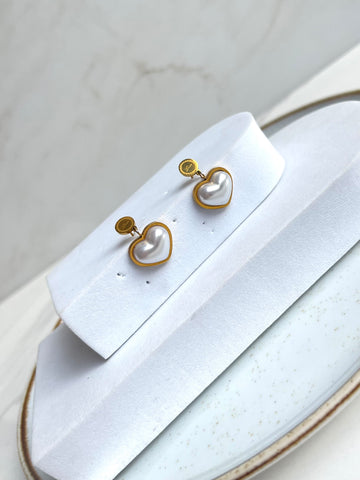 Aretes Love