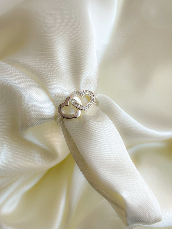 Anillo corazones enlazados