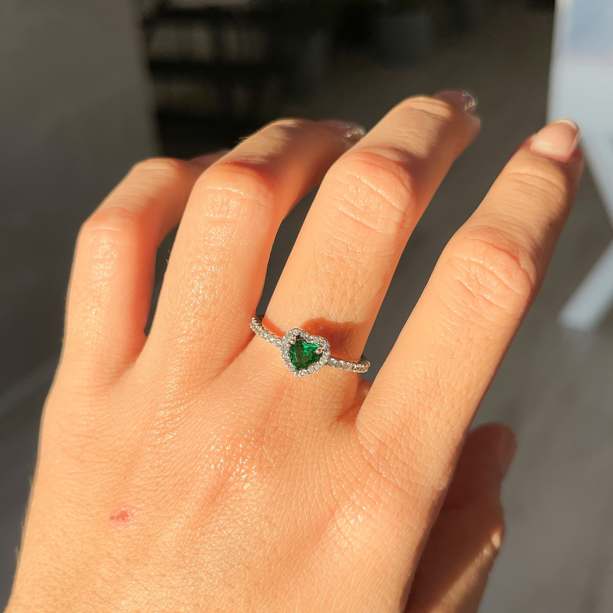 Anillo Plateados con Corazón verde