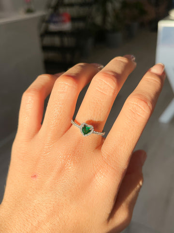 Anillo Plateados con Corazón verde