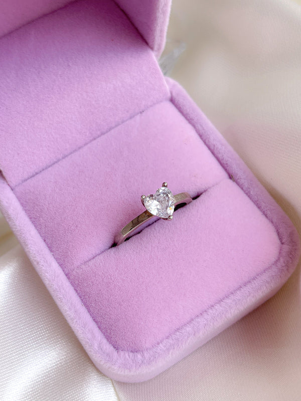 Anillo liso con Piedra de Corazón