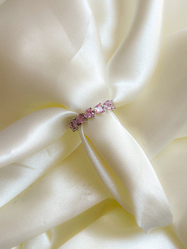 Anillo Línea de corazones rosas