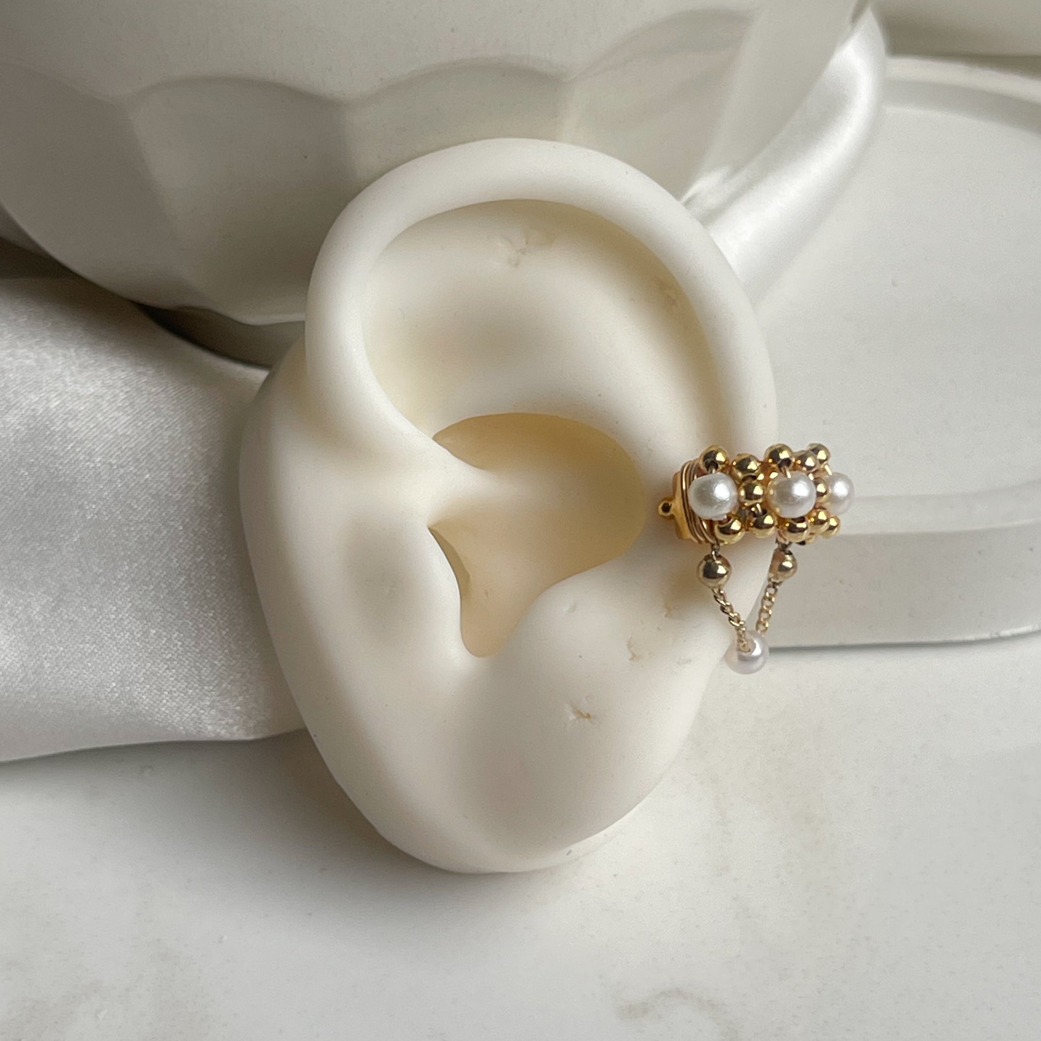 Earcuff Perlas y Cadena