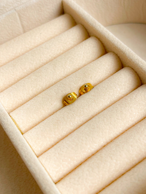 Aretes puntico pequeño