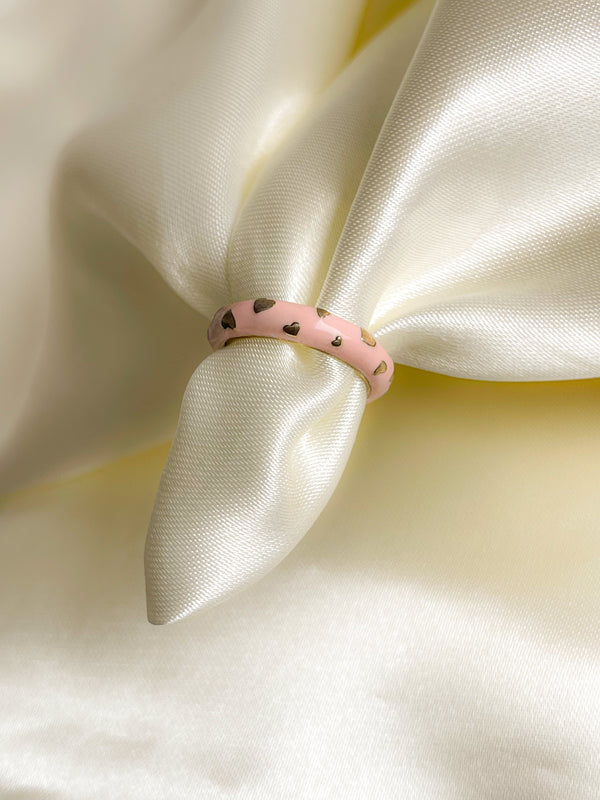 Anillo rosado corazones