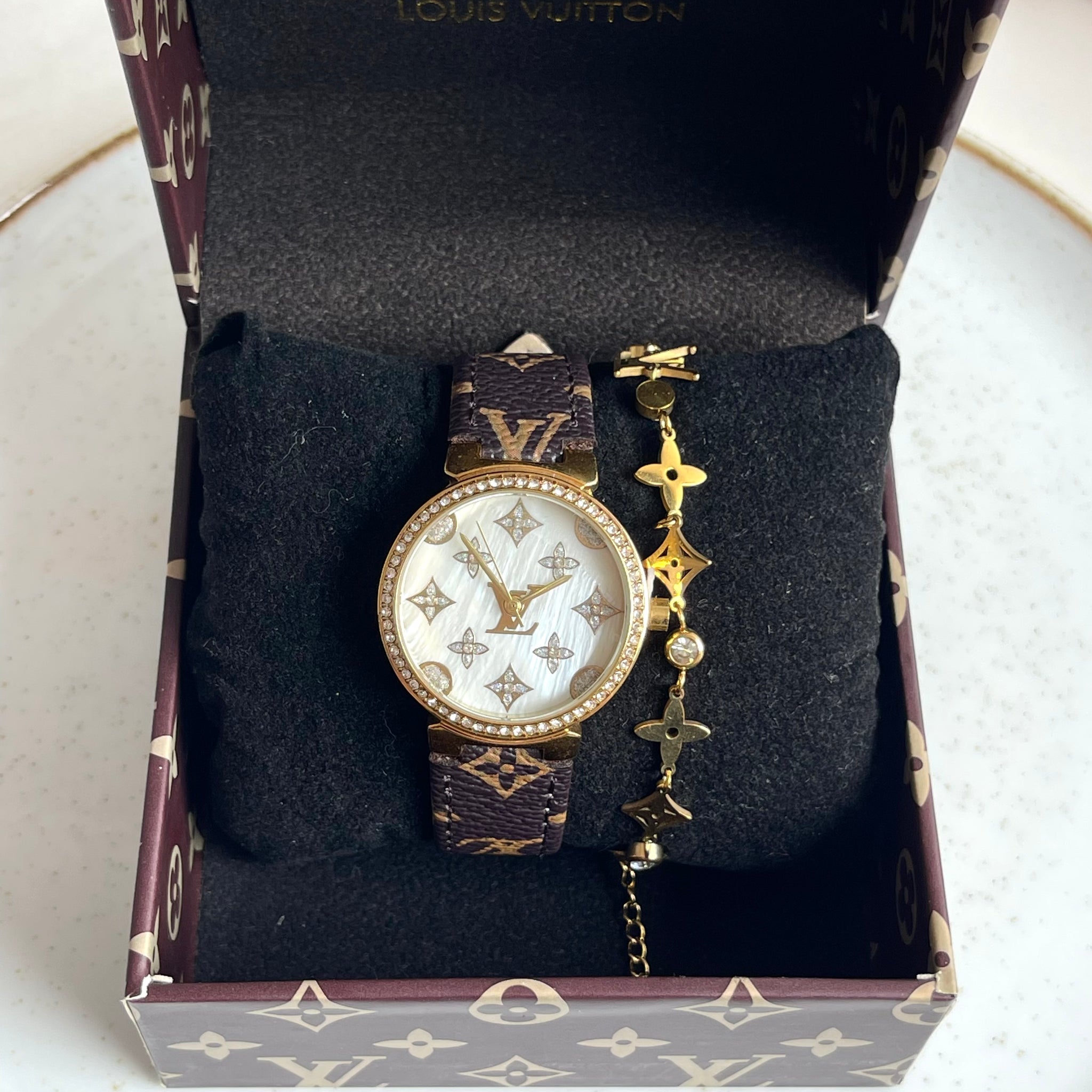 Set de Reloj y Pulseras