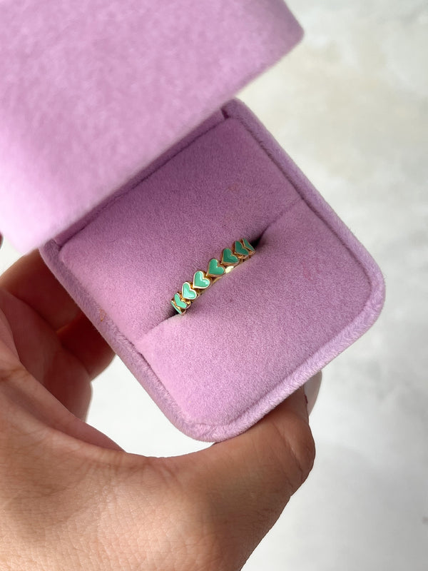Anillo Dorado de corazones verdes
